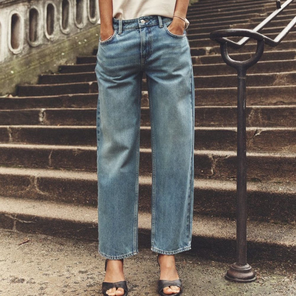 Zara Straight Leg High Waisted Light Wash Denim Jeans Sz 4